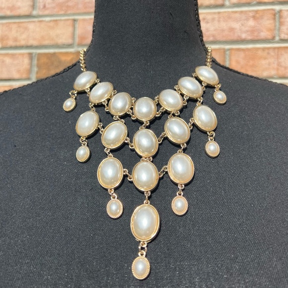 Classy Pearl & Gold Necklace - Picture 9 of 10